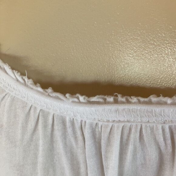 We The Free white raw edge loose top XS runs Big - Picture 8 of 16